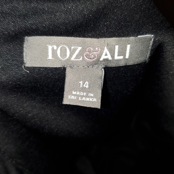 ROZ AND ALI MODERN BLACK DRESS WITH FAUX LEATHER ACCENTS. SIZE 14 - Picture 5 of 5